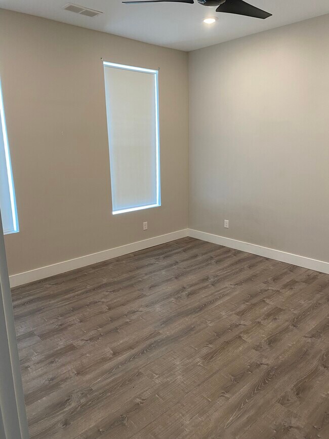 Bedroom - 906 Saratoga St