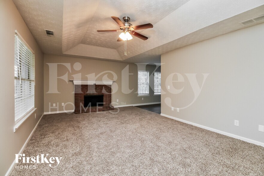 Building Photo - 655 Pebble Blvd