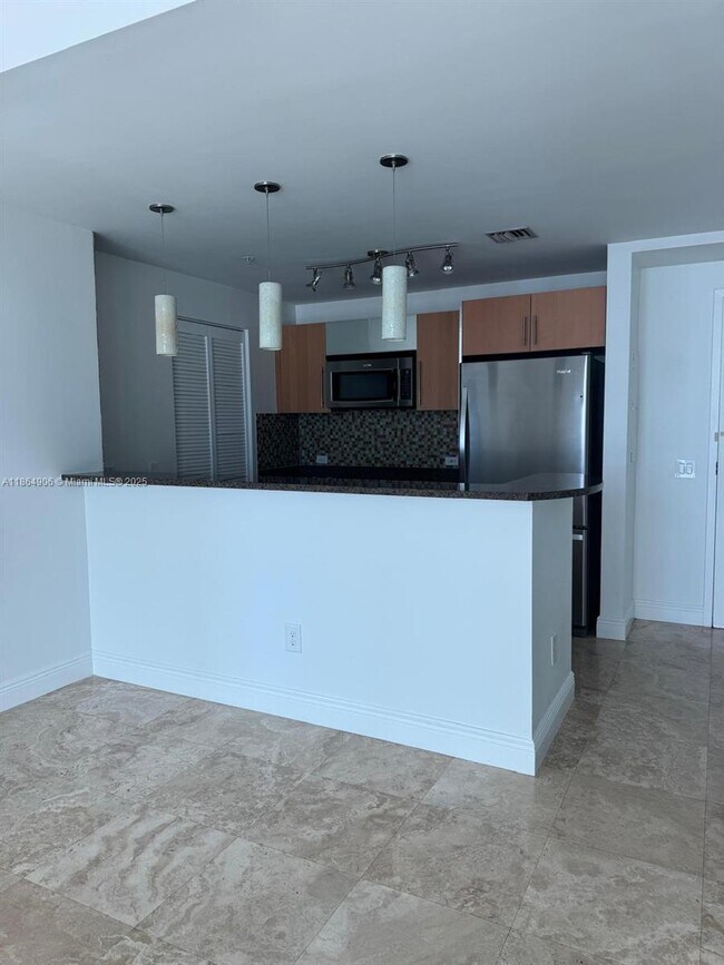 Building Photo - 300 S Biscayne Blvd