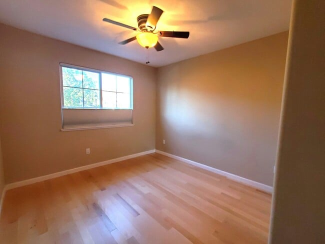 Building Photo - 10 Meritage Common