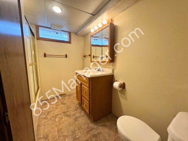 Building Photo - Charming 3-Bedroom Ranch in Berkley - Idea...