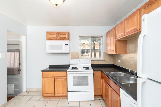 Building Photo - 8989 E 12th Ave