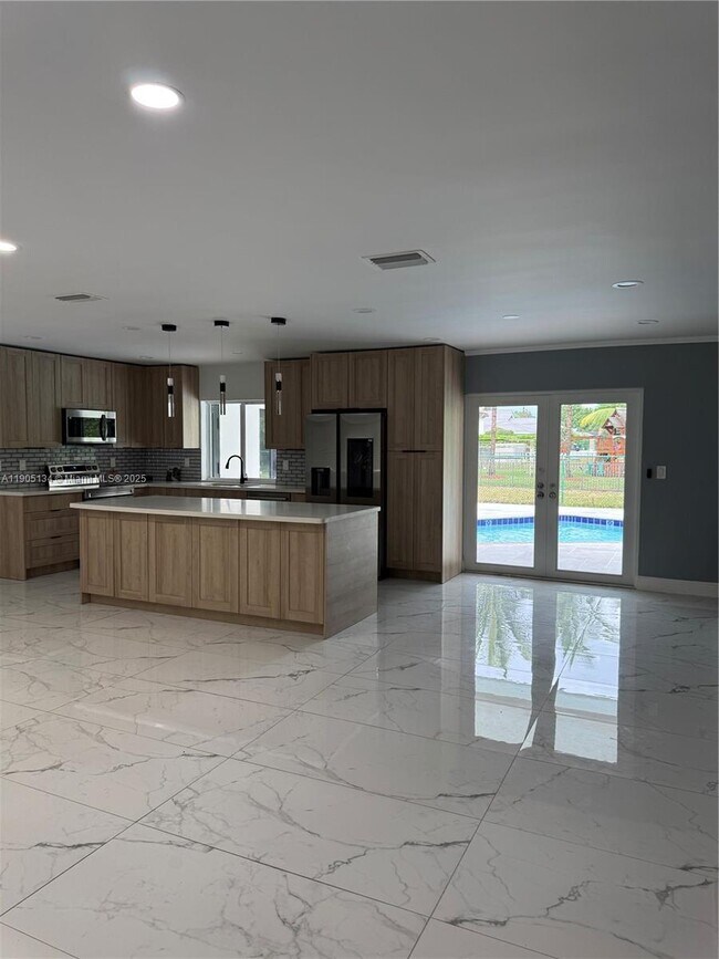 Building Photo - 11811 NW 5th Ct