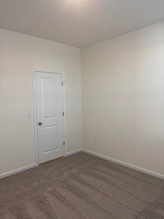 Building Photo - 372 Acorn St