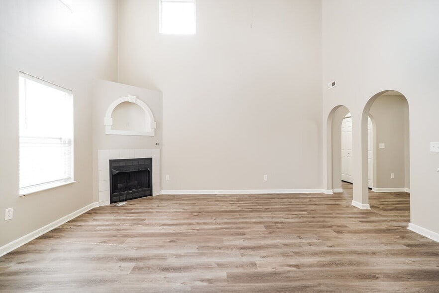 Building Photo - 4880 Grimm Dr