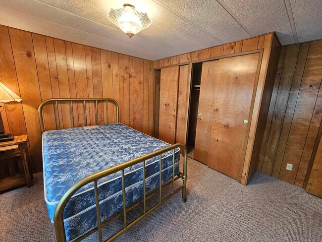 Building Photo - Lake front on Kings Point-Winter Rental On...