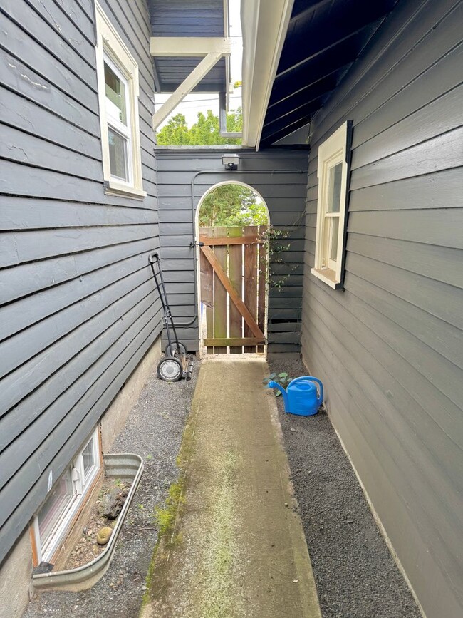 Building Photo - Rose City Park Bungalow with Finished Atti...