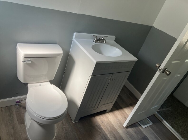 Building Photo - 3625 S Douglas Ave