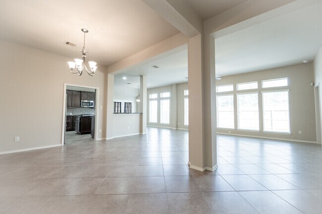 Building Photo - 5211 Belvedere Dr