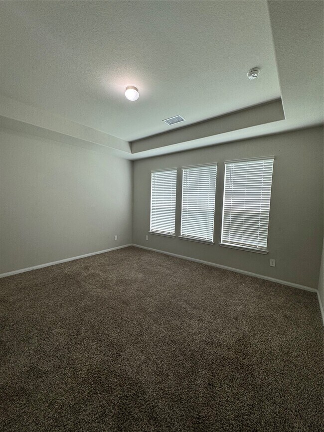 Building Photo - 305 Black Bear Dr