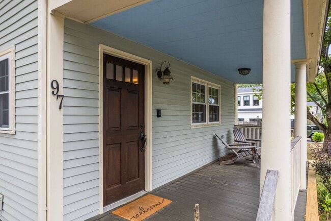 Building Photo - New England Style Farm House for RENT in P...