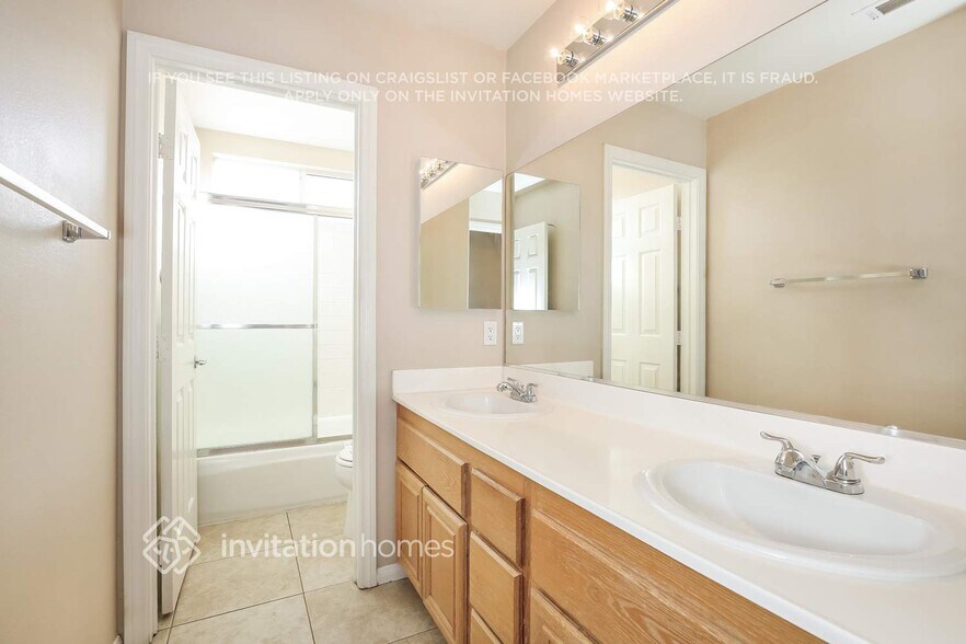 Building Photo - 8760 Wallaby Ln