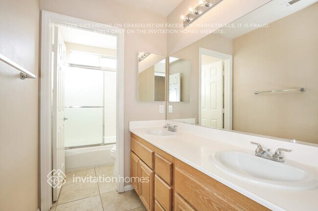 Building Photo - 8760 Wallaby Ln