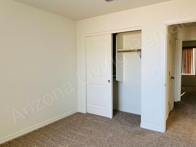 Building Photo - BEAUTIFUL 3 BEDROOM 2 CAR GARAGE HOME