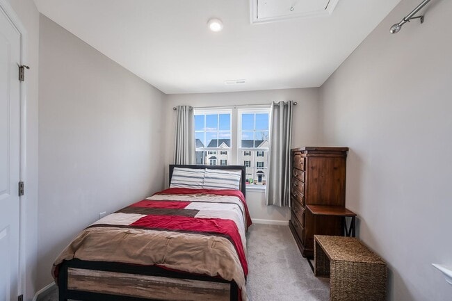 Building Photo - 6616 Pathfinder Wy