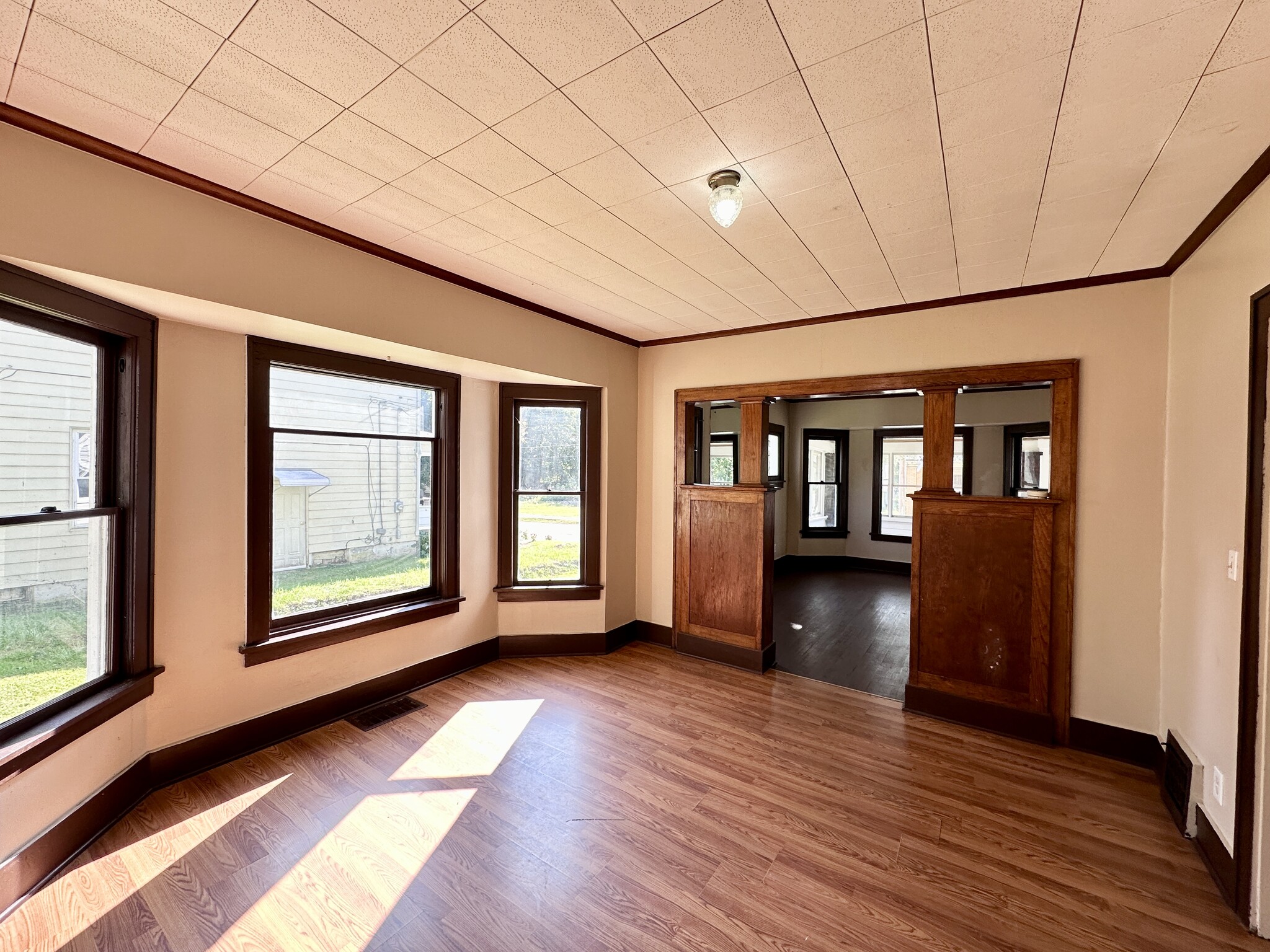 Building Photo - 611 Raymond St