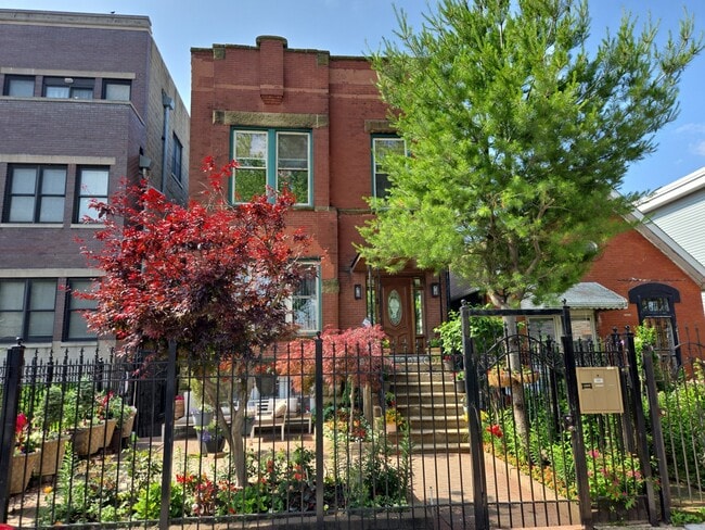 Primary Photo - 2427 W Arthington St