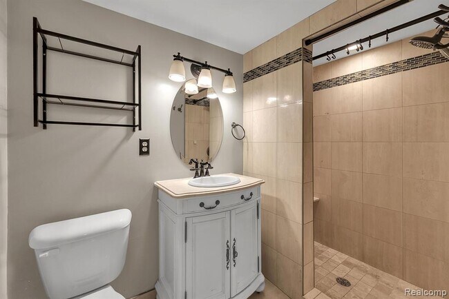 Building Photo - 3237 Pardee Ave