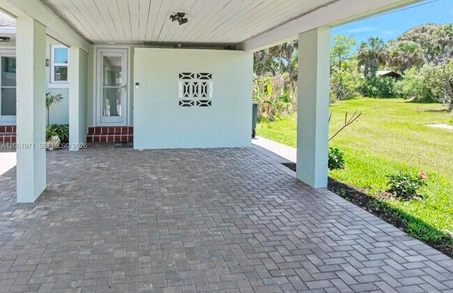 Building Photo - 336 Seaview BCH
