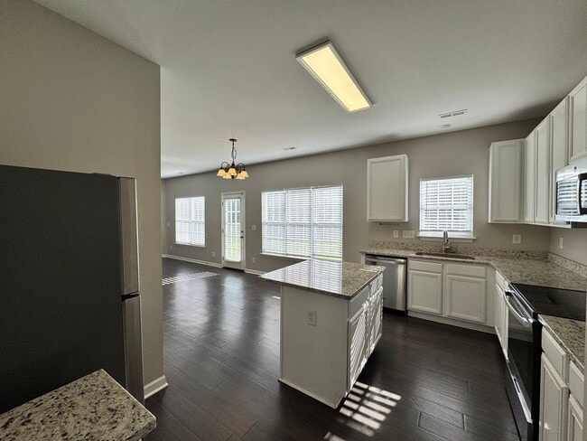 Building Photo - 803 Peachtree Meadows Cir