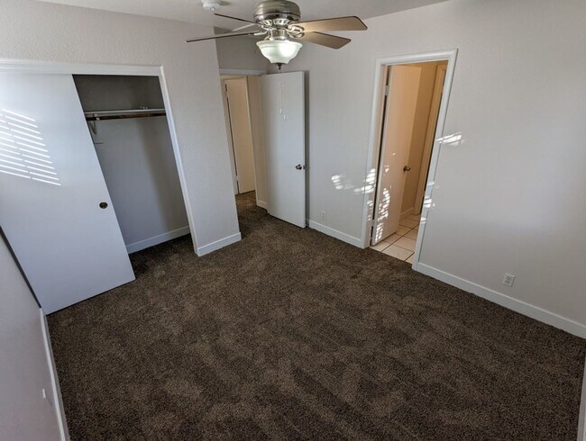 Building Photo - 7233 Pinon Crest Ct