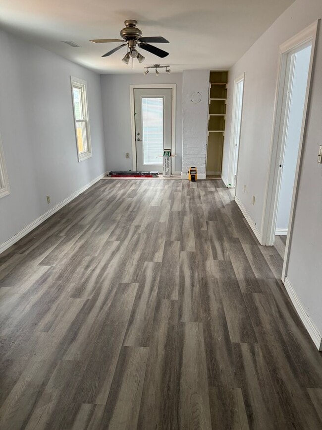 Building Photo - Newly Updated Home in Downtown Middleton