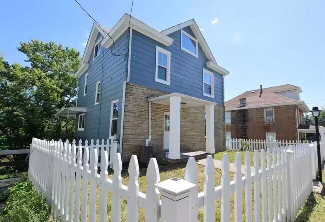 Building Photo - 1004 Willey St