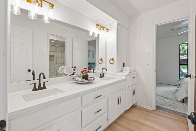 Building Photo - 3948 Camino Dr