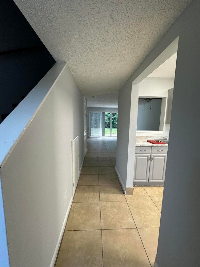 Building Photo - 205 Southland Dr