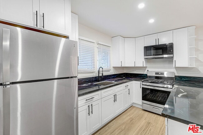 Building Photo - 316 Crane Blvd