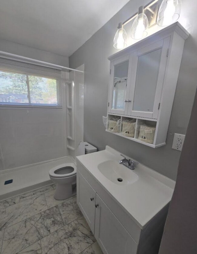 Building Photo - Large Three Bedroom with Bonus Room Single...