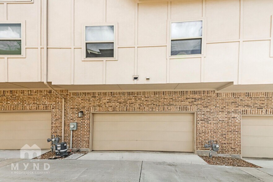 Building Photo - 2805 Lindale Dr
