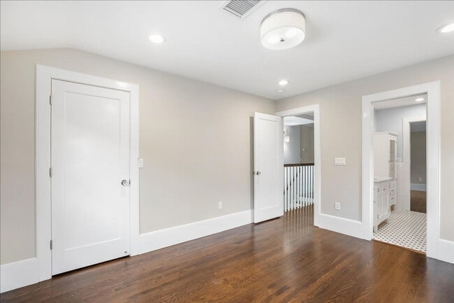Building Photo - 1133 42nd St