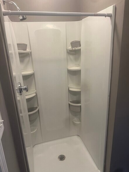 Building Photo - 15 Chisholm Ave