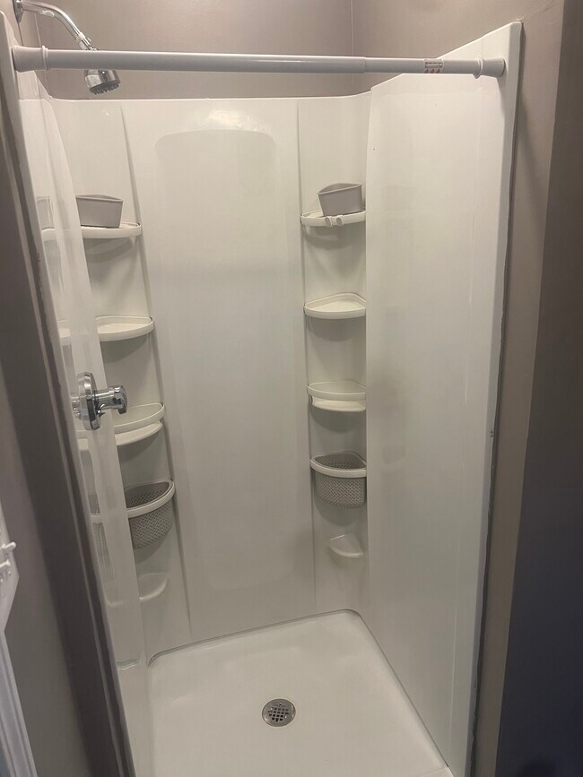 Building Photo - 15 Chisholm Ave