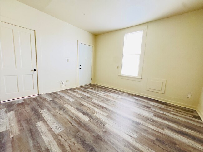 Building Photo - 409 Botts St