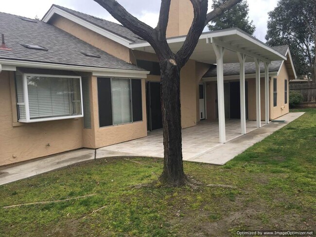 Building Photo - 530 W Alluvial Ave