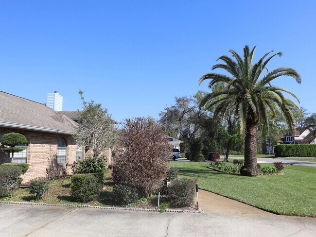 Building Photo - Beautiful Brick Home in Crystal Lakes Estate Call Carole Arcaro 386-216-4900 Deltona Lakes Realty