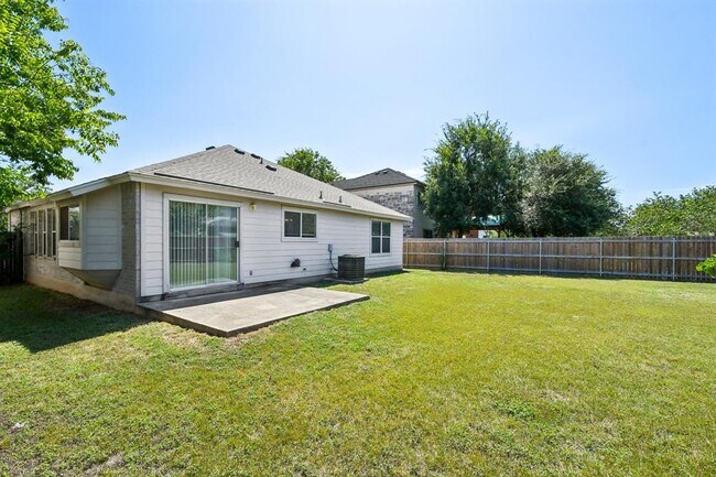 Building Photo - 209 Cottontail Dr