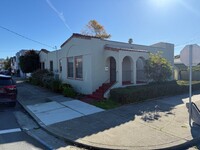 Building Photo - Updated 1-Bedroom Duplex with Lovely Priva...