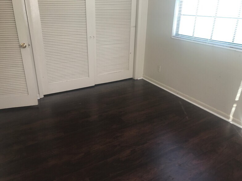 Building Photo - 2984 Myra St