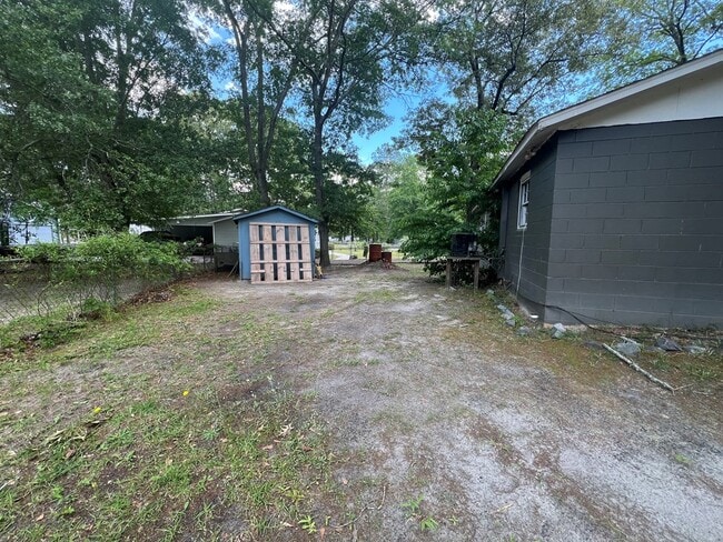 Building Photo - 1900 River Birch Dr