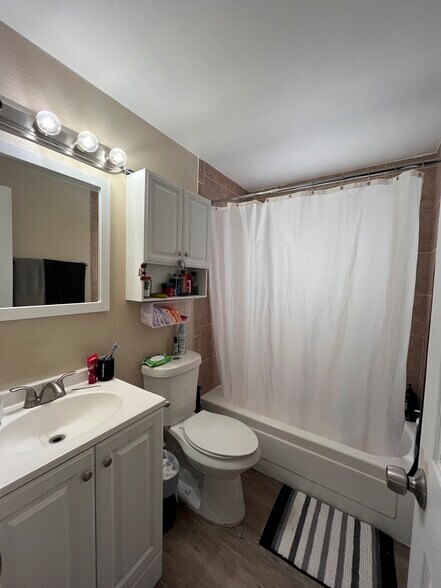 Building Photo - 7060 Alegre Cir