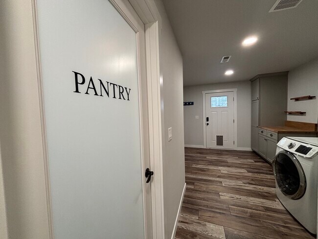 Building Photo - 8582 Long Lake Rd SE