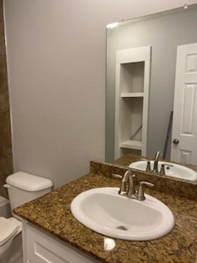 Building Photo - 2 Bed, 2 Bath in Southwest Springfield
