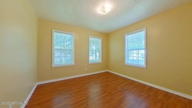 Building Photo - 1162 Lake Forest Blvd