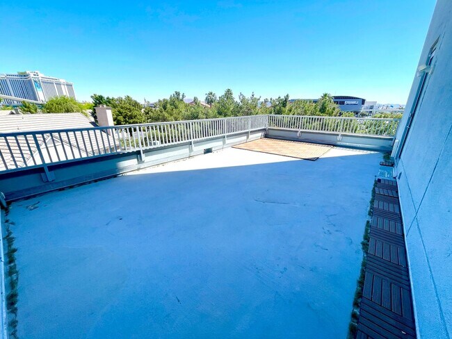 Building Photo - Highrise with view of Sphere