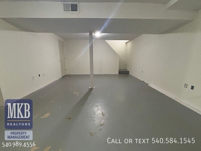 Building Photo - 4706 Casper Dr NE