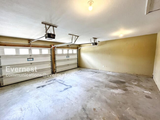 Building Photo - 1720 Hawk Run Ln