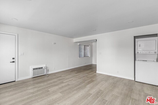 Building Photo - 129 S Avenue 64